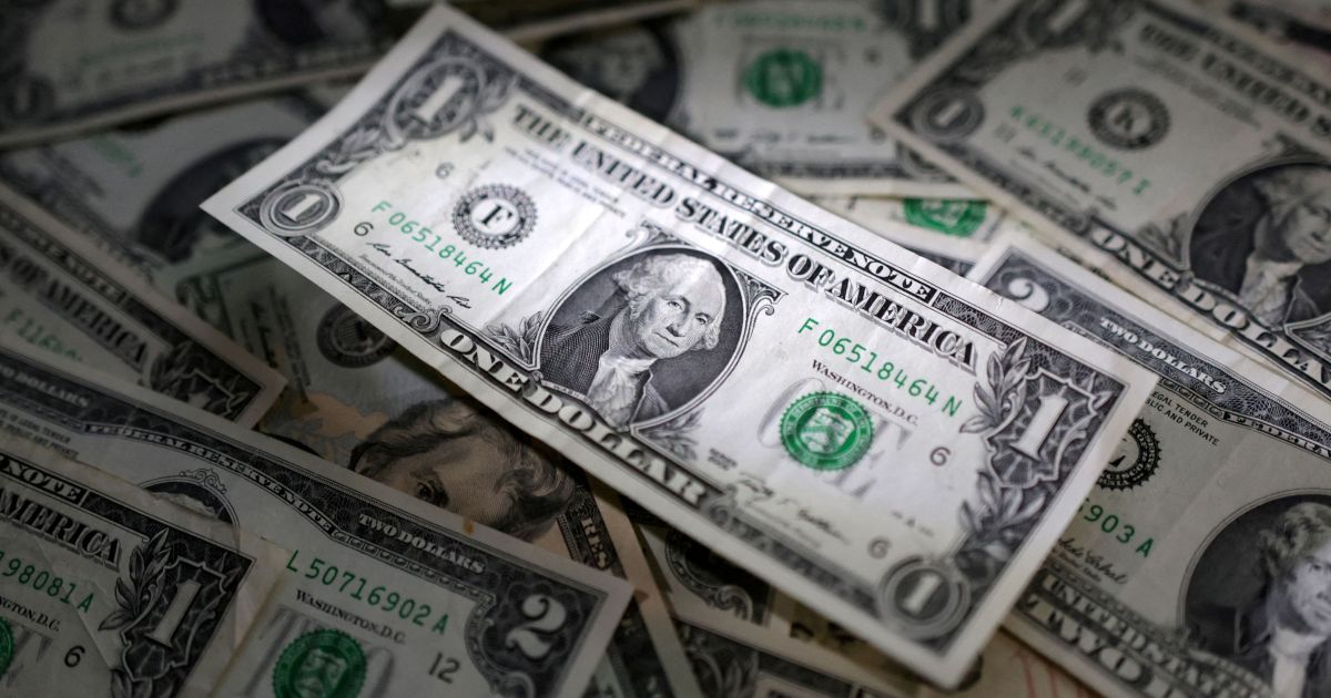 "Aumento Recorde: Gastos de Brasileiros no Exterior Chegam a US$ 21,7 Bi em 2025, Impactando Contas Externas"