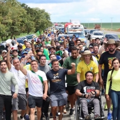 "Caminhada de Nikolas Ferreira a Brasília: Engajamento Recorde e Muitos Apoiadores"