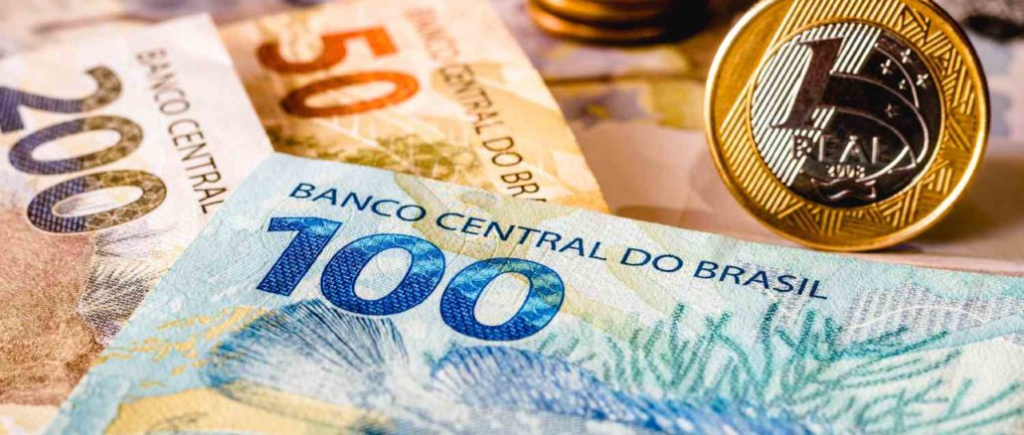 "Balança Comercial do Brasil: Agropecuária Impulsiona Superávit em Meio a Desafios Externos"