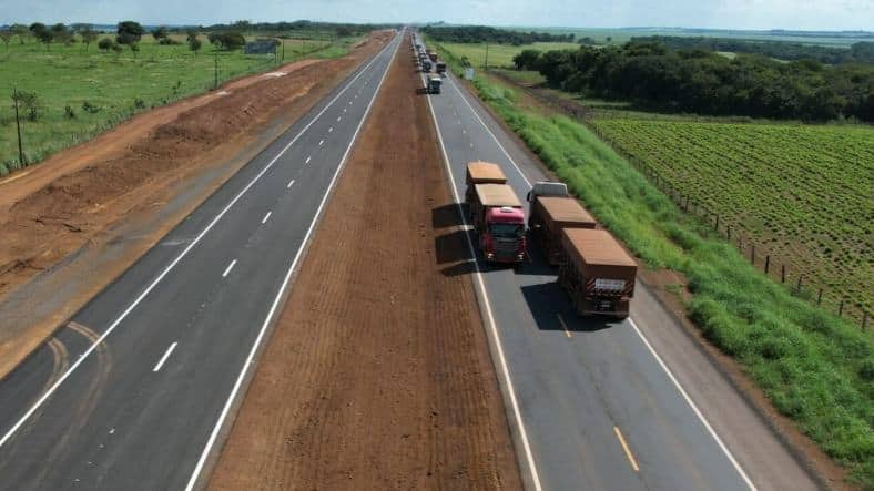 Mato Grosso acelera a duplicação da BR-163 para metade do tempo, conclusão prevista em 2026 pela Nova Rota do Oeste