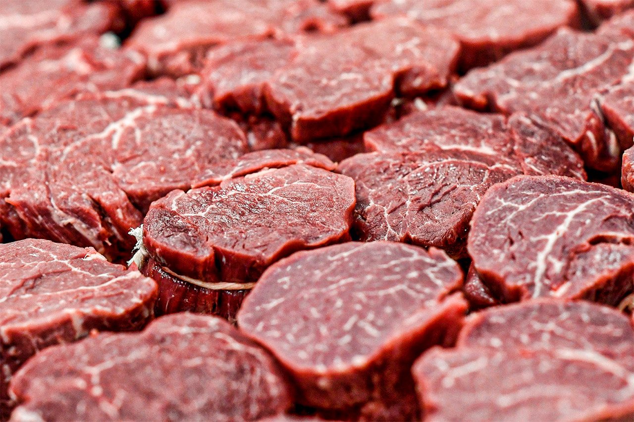 "Crise da Carne nos EUA: Tyson Foods Fechará Frigorífico em Meio à Escassez e Alta de Custos"