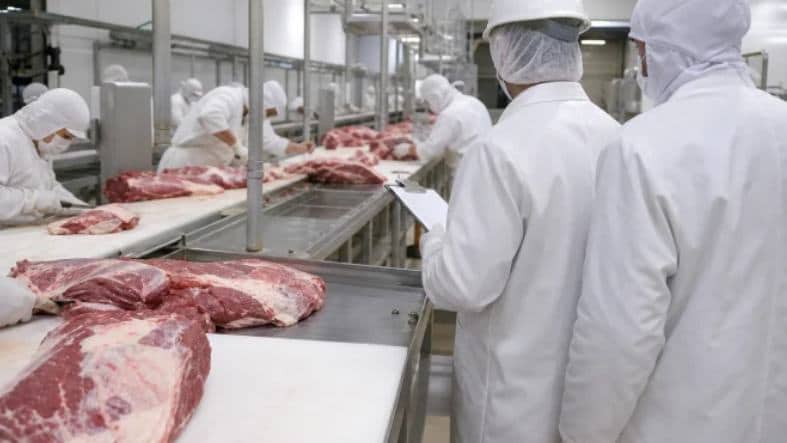 China suspende importação de carne bovina da JBS Vilhena por progesterona; quinto frigorífico brasileiro fica sob embargo