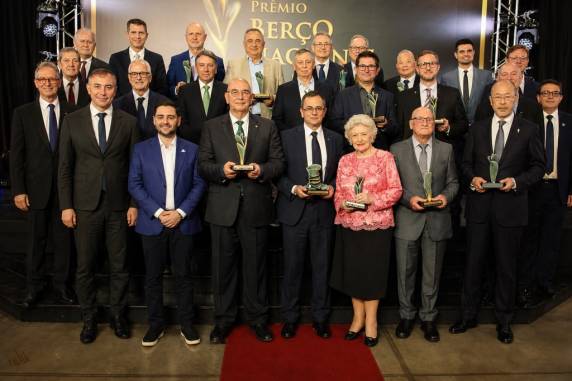 Fenasoja 2026: Premiação Berço Nacional da Soja homenageia 13 personalidades do agronegócio em Santa Rosa (RS)