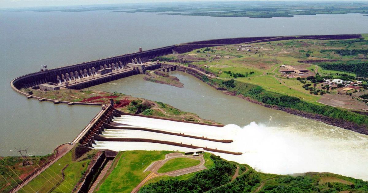 Hidrelétricas e Mudanças Climáticas: Como a Engenharia Se Prepara para o Extremo com a Chuva Máxima Provável (PMP)