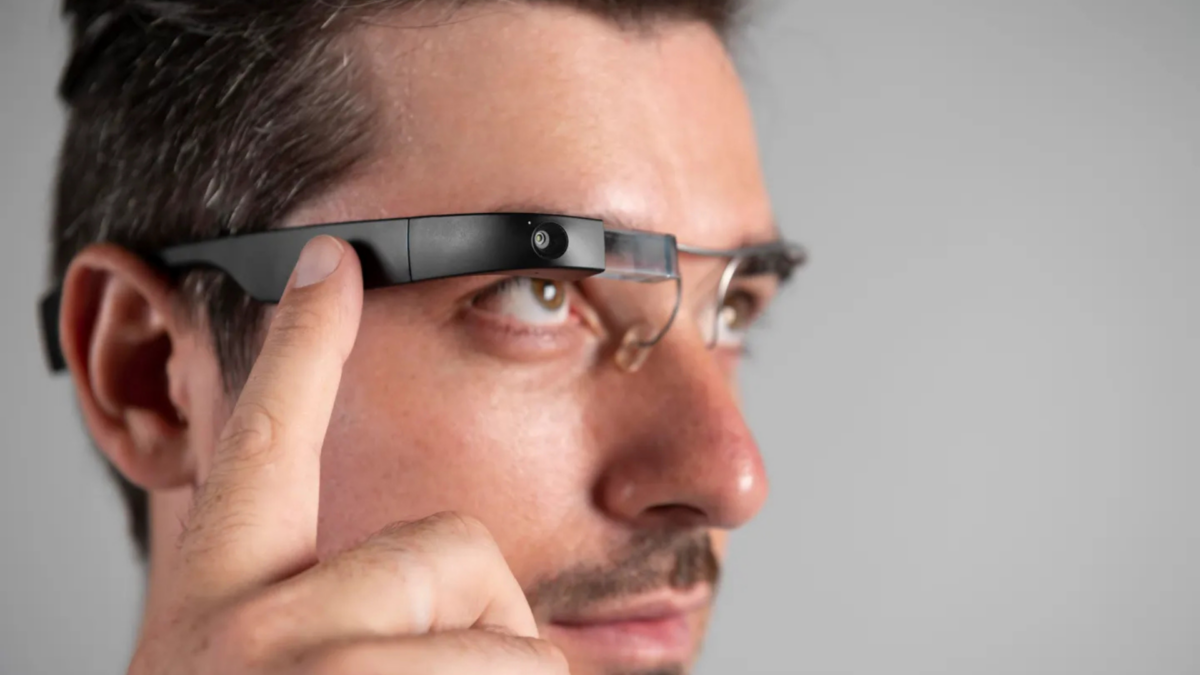 Óculos Inteligentes: A Revolução na Vida de Pessoas com Baixa Visão através da Tecnologia Wearable