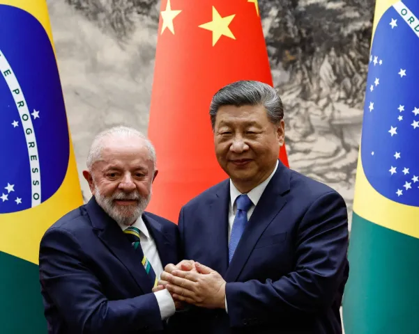 EUA aplicam tarifa de 25% sobre o Brasil em meio à forte presença chinesa no Mercosul