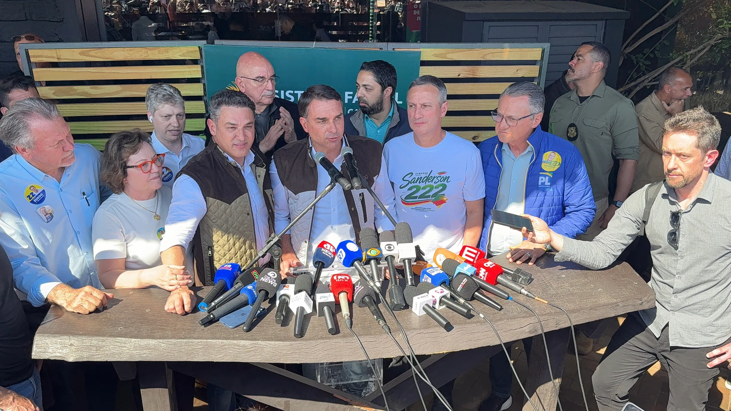 Na Expointer, Flávio Bolsonaro promete ampliar seguro rural e investir em armazenagem