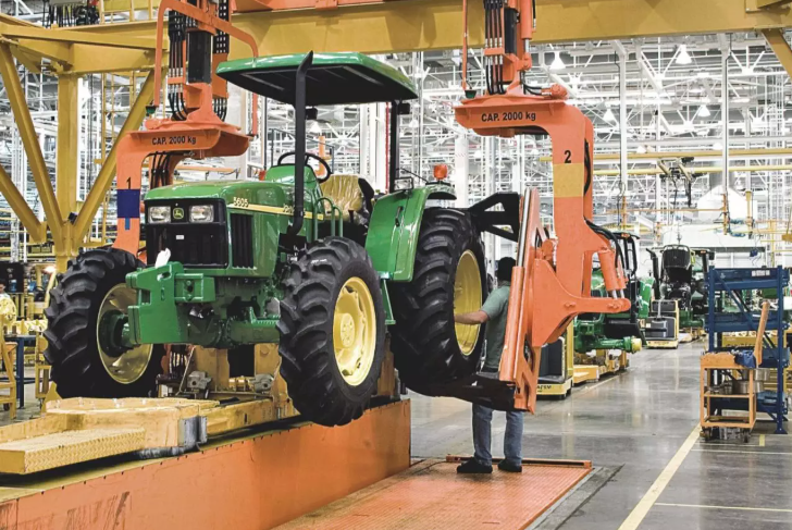 Indústria brasileira de máquinas recua 17% em janeiro; vendas de máquinas agrícolas devem cair em torno de 5% em 2026, aponta Abimaq/CSMIA