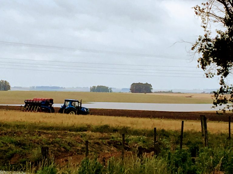 Trator ou máquina precisará de registro para transitar em via pública