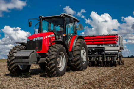 Atenção: a partir de 1º de outubro é preciso registro para máquinas transitarem em vias públicas