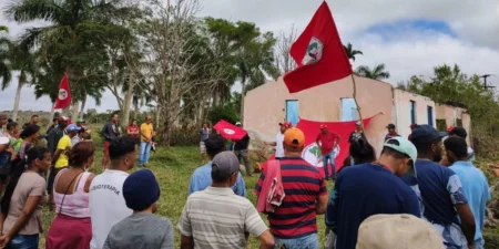 MST invade fazendas na Bahia e prejudica Associação de Produtores de Leite da região
