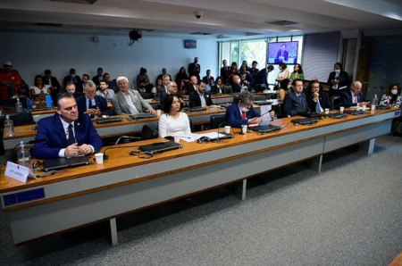 ADIADO: Votação do projeto que flexibiliza as regras de comercialização de agrotóxicos