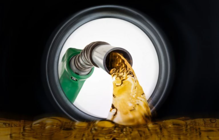 Diesel e gasolina caem 3% nas bombas em maio