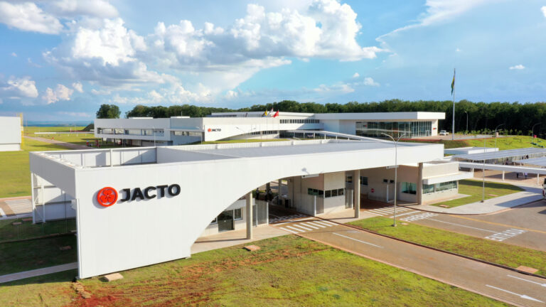 Jacto inaugura fábrica com tecnologia de indústria 4.0