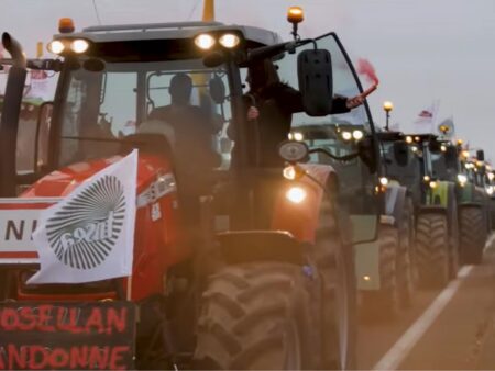 Manifestantes são presos na França, mas protestos continuam