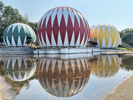 Esferas e muros da Expointer são revitalizados com 1.200 litros de tinta