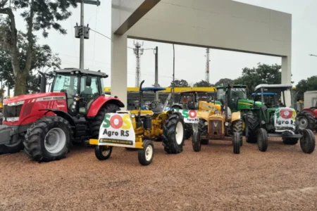Agricultores gaúchos promovem ‘tratoraço’