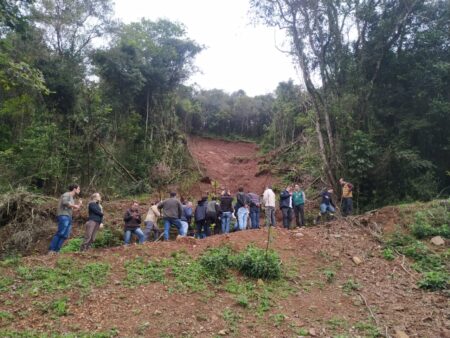 Emater-RS e agricultores seguem no trabalho para a recuperação dos solos após a tragédia climática